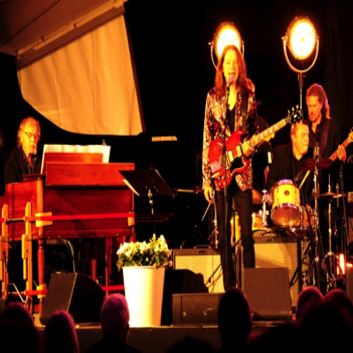 Med helt underbart begåvade Robben Ford och Sandviken Bigband Med helt underbart begåvade Robben Ford och Sandviken Bigband