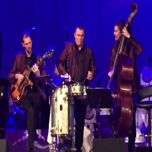 Trio innan akt 2…hur kul som helst!
Trio innan akt 2…hur kul som helst!